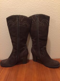 No boundaries suede high heeled boots 9