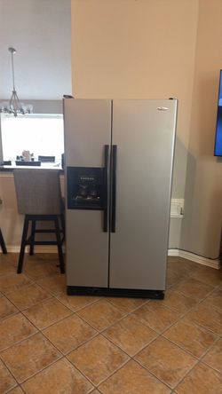Whirlpool  refrigerador.