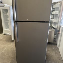 Slate, Fingerprint Resistant 17.5 cu.ft. Top Freezer fridge can deliver ENERGY STAR like new Retail price $1000