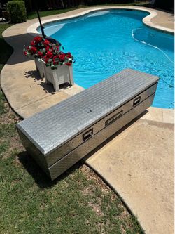 Truck tool box