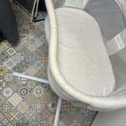 Halo Bassinest Swivel Sleeper - Baby bassinet 