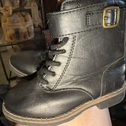 Preowned in great condition Carter's Unisex Kids Black Combat Boots Size 12c with Buckle and zips on inside to make it easier to put on . Located off