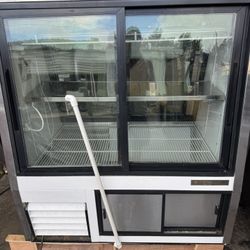 True 4 Foot Deli Case