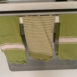 3 Green Towels