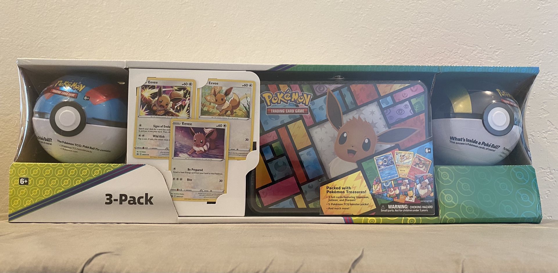 Pokémon Collector's Chest + Great Ball + Ultra Ball + 3 Eevee Promo Cards