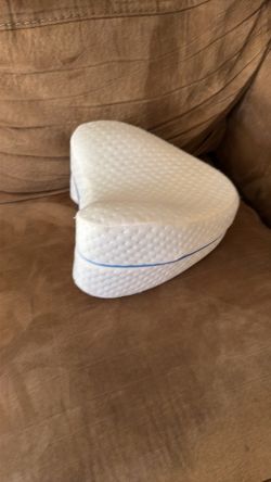 Contour Legacy Leg & Knee Pillow, $13
