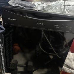 FRIGIDAIRE Dishwasher Black