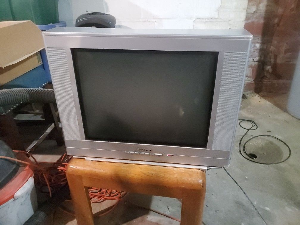Polaroid TTM-2420 24" Retro Flat Screen CRT TV, Very Good Condition