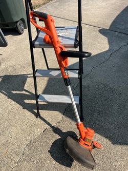 Black & Decker Electric String Trimmer