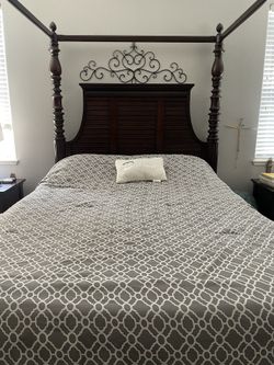 Queen Comforter 2 Pillowcases