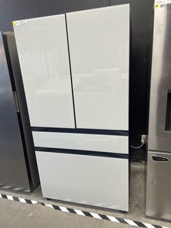 Samsung Bespoke French Door Refrigerator In WHITE GLASS