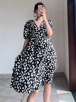 Brand new maternity dress with tag on, size XXL