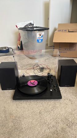 Seeying record player and speakers
