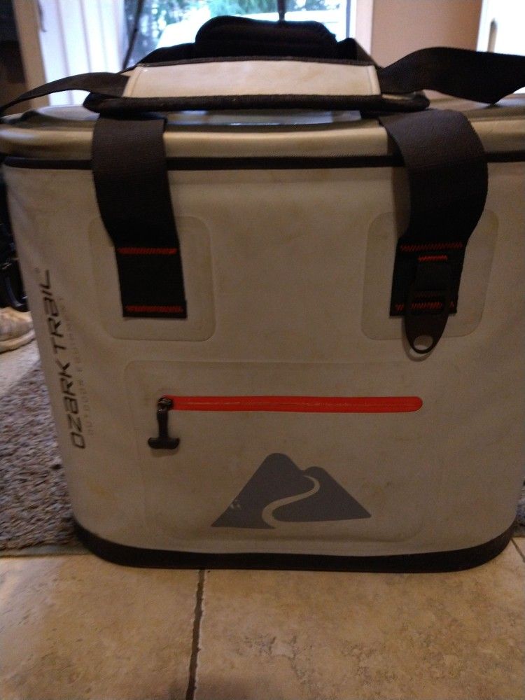 !OZARK TRAIL PREMIUM COOLER!PICK UP ONLY!