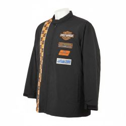Description
Black padded Harley-Davidson jacket in size 2XL featuring quilted orange lining and multiple sewn patches on the front. Includes a vertica