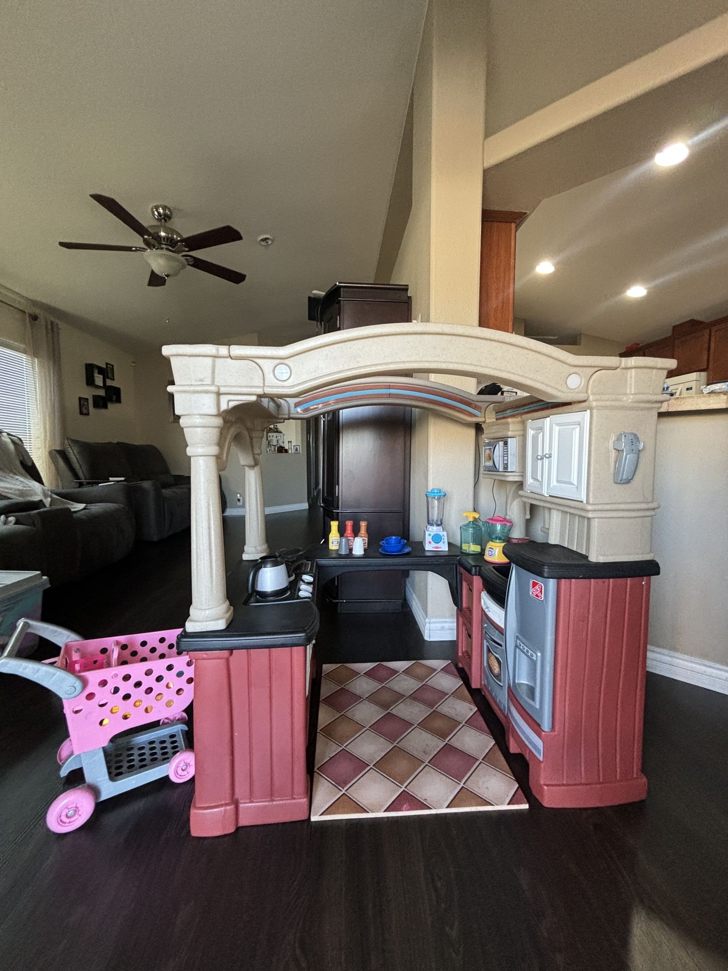 Step2 Grand Walk In Kitchen