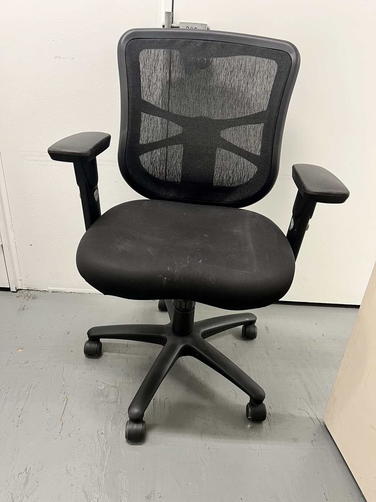 Ergonomic Adjustable Desk Chair 