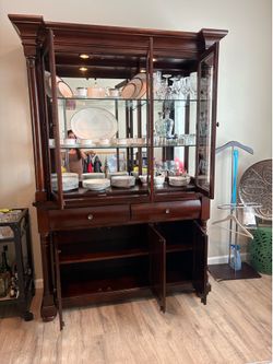 Beautiful Lighted Wood China Cabinet/Hutch
