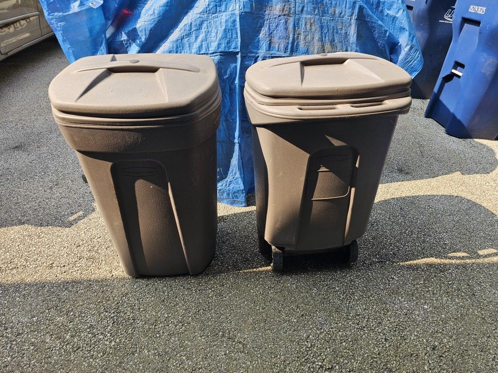Rubbermaid Trash Containers for Sale in Lake Barrington, IL OfferUp
