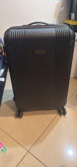 Kenneth Cole Reaction hardside suitcase  Black