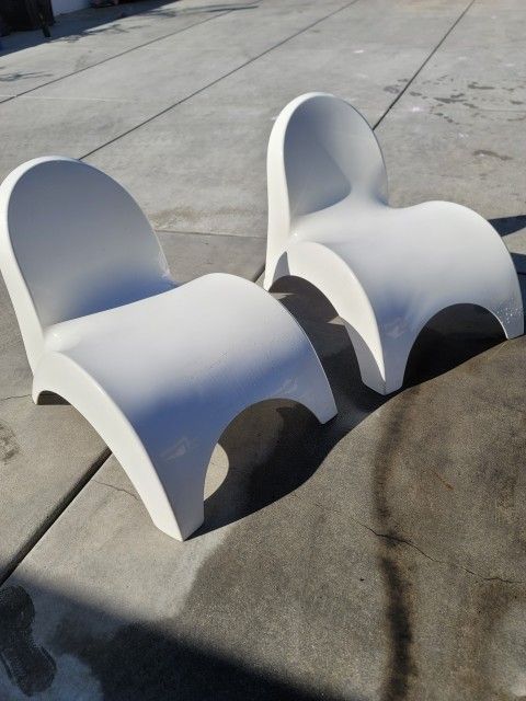2 Outdoor Chairs 
