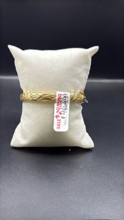 Bangle bracelet