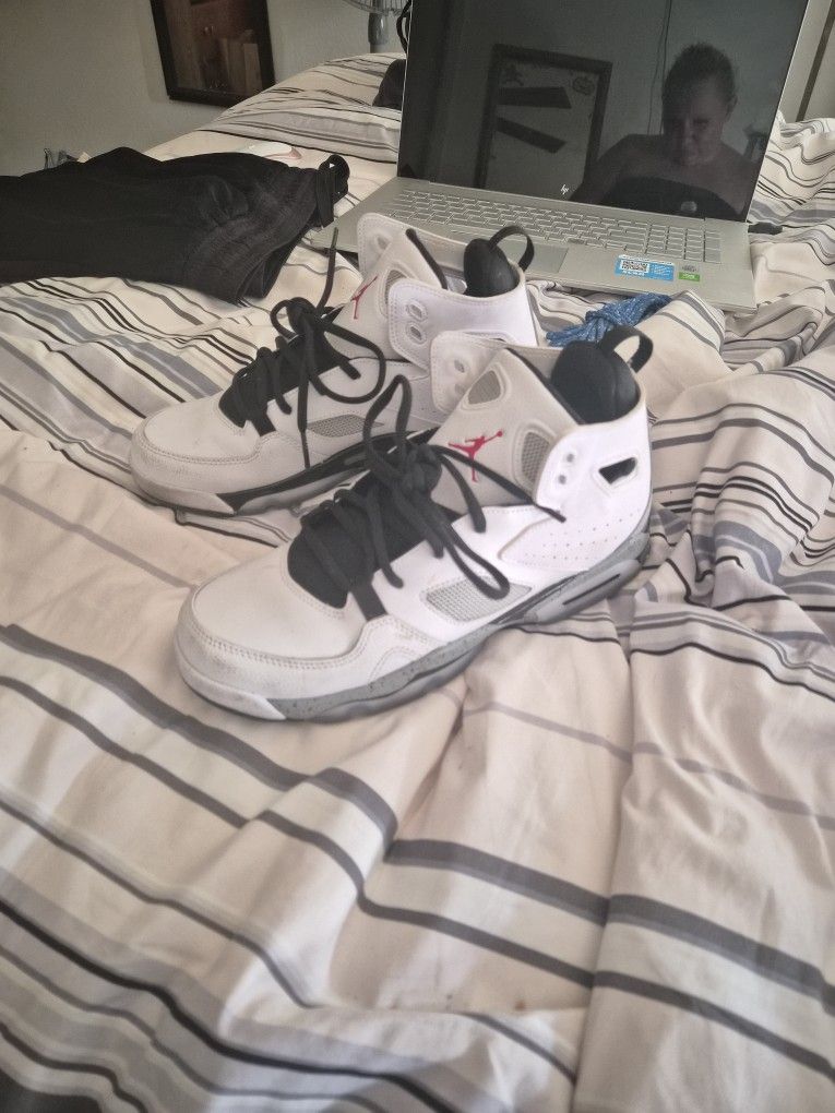 Jordan's Youth 6.5 Like NEW!