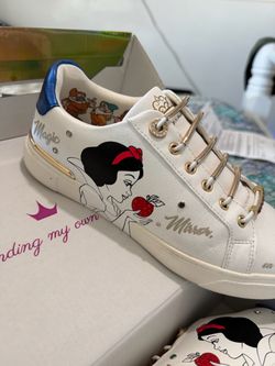Beautiful Disney very rare Aldo Snow White firm