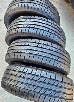 225 60 18 Michelin Tires Con 80% de Vida Las 4