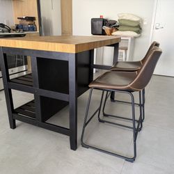 Island And Chairs