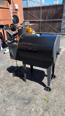 TRAEGER SMOKER BBQ GRILL !