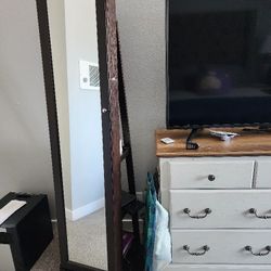 Mirror and jeweler    Espejo Y Joyero 