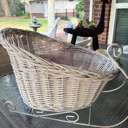 Vintage White Wicker Sleigh