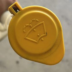 Ford mustang 2011-14 windshield washer reservoir with motor oem