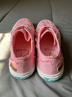 Women’s Walking Shoes