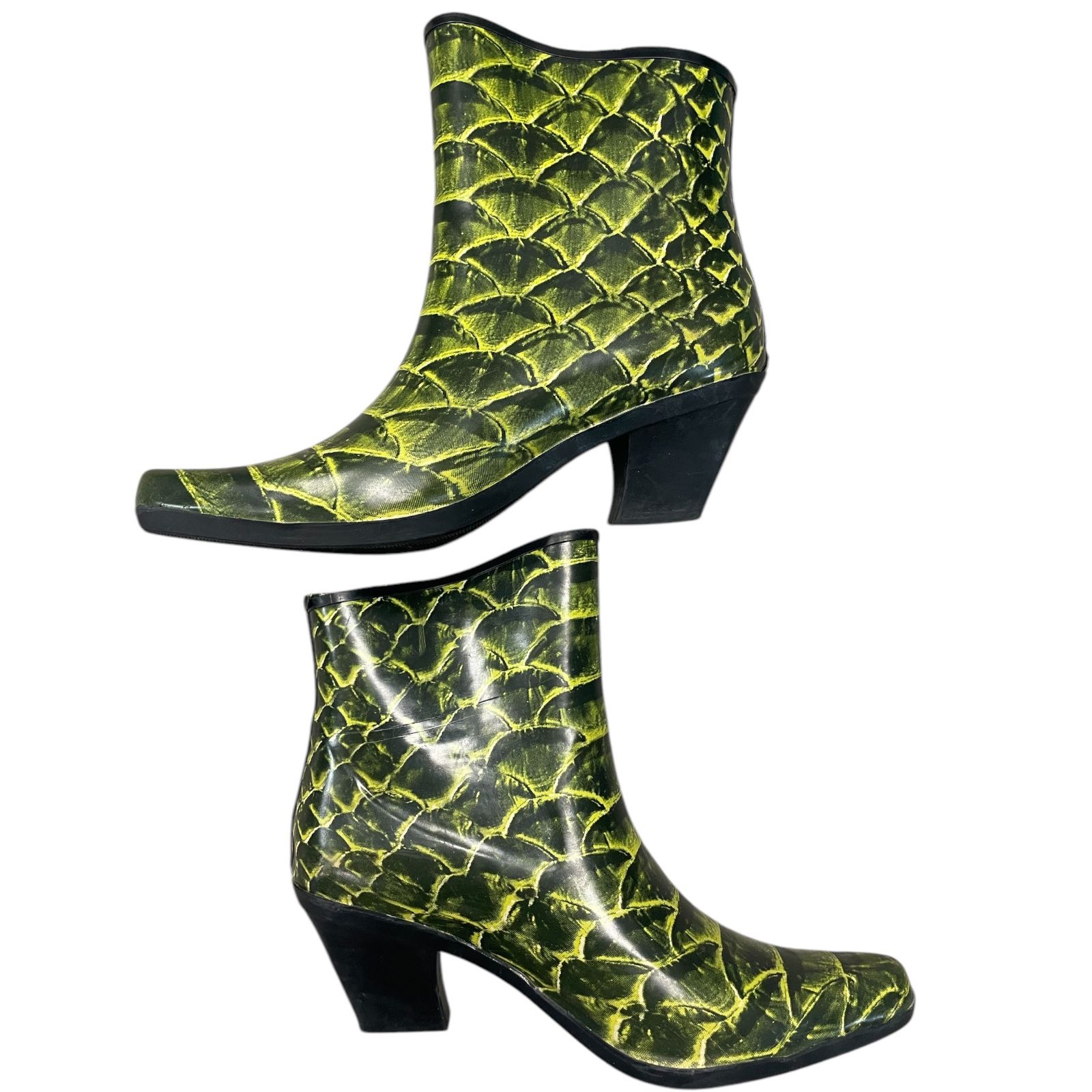 Just 4  Kicks Funky Lizard Skin Pattern Women’s Rain Boots - Size 9