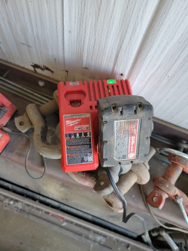 Milwaukee M12 M18 Charger