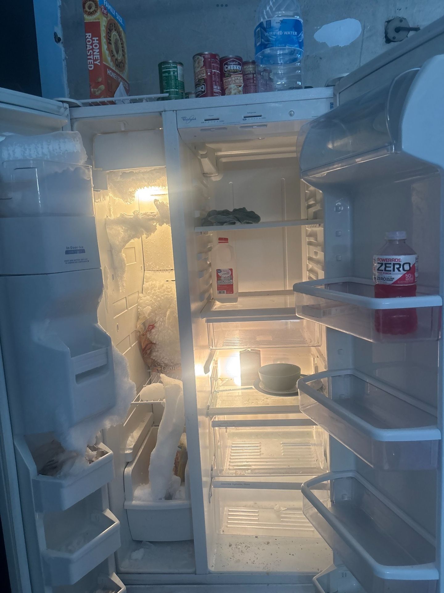 Refrigerator 