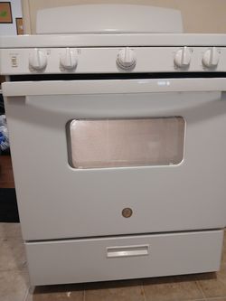 White GE Stove