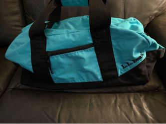 LL Bean medium size duffel bag in aqua