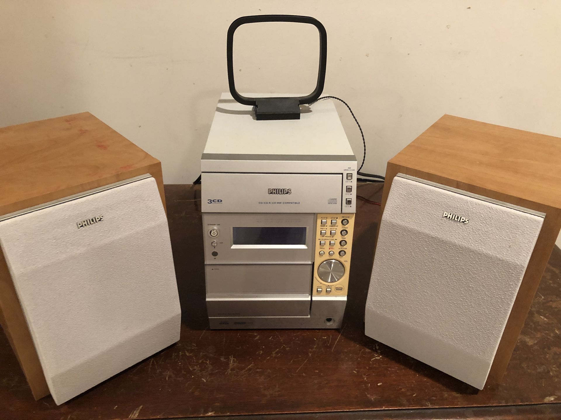 Philips Micro Hi-Fi System with 3 CD Changer and speaker set