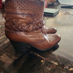 Ankle boots for woman. Size 5