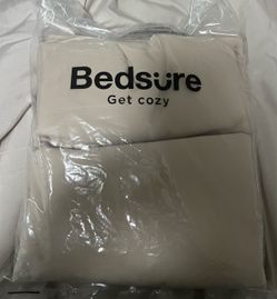 Queen size bed bedsheets and pillowcases
