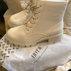 NEW BOOTS, Indigo Crème Boots Sz 9 NEW I’d