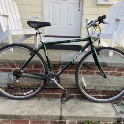 Trek 730 Multi-Track Hybrid Bike – Great Condition – Ready to Ride!