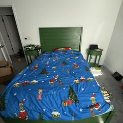 Full Size Bed And End Tables 