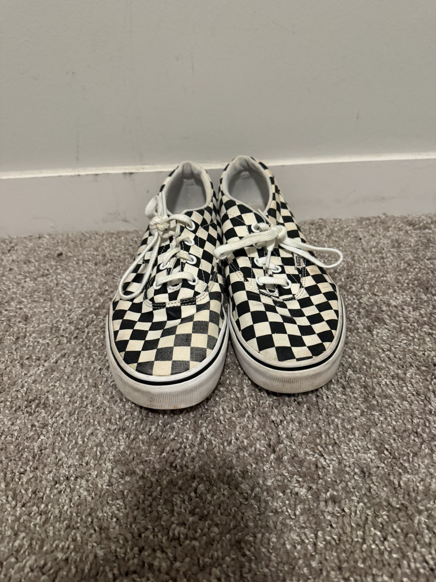 Lace Up Checkered Vans Women’s 9