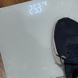 iHome Digital Bathroom Scale – Modern Glass Design