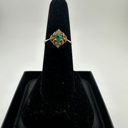 Green Emerald Diamond Ring