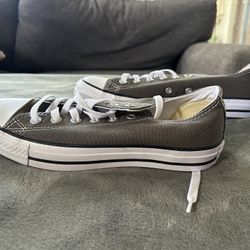 Women’s Converse Sneakers 